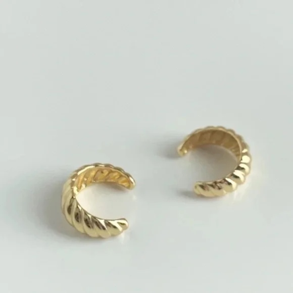 NEW SHASHI Faux Ear Cuff Set - Picture 4 of 5